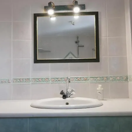 בית כפרי Agrabely